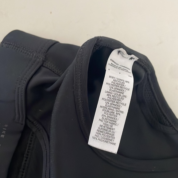 Nike sports bra size small - Picture 3 of 3